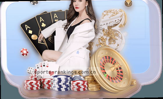 用户拆开快递，指尖划过卡片纹理，惊喜笑容浮现。